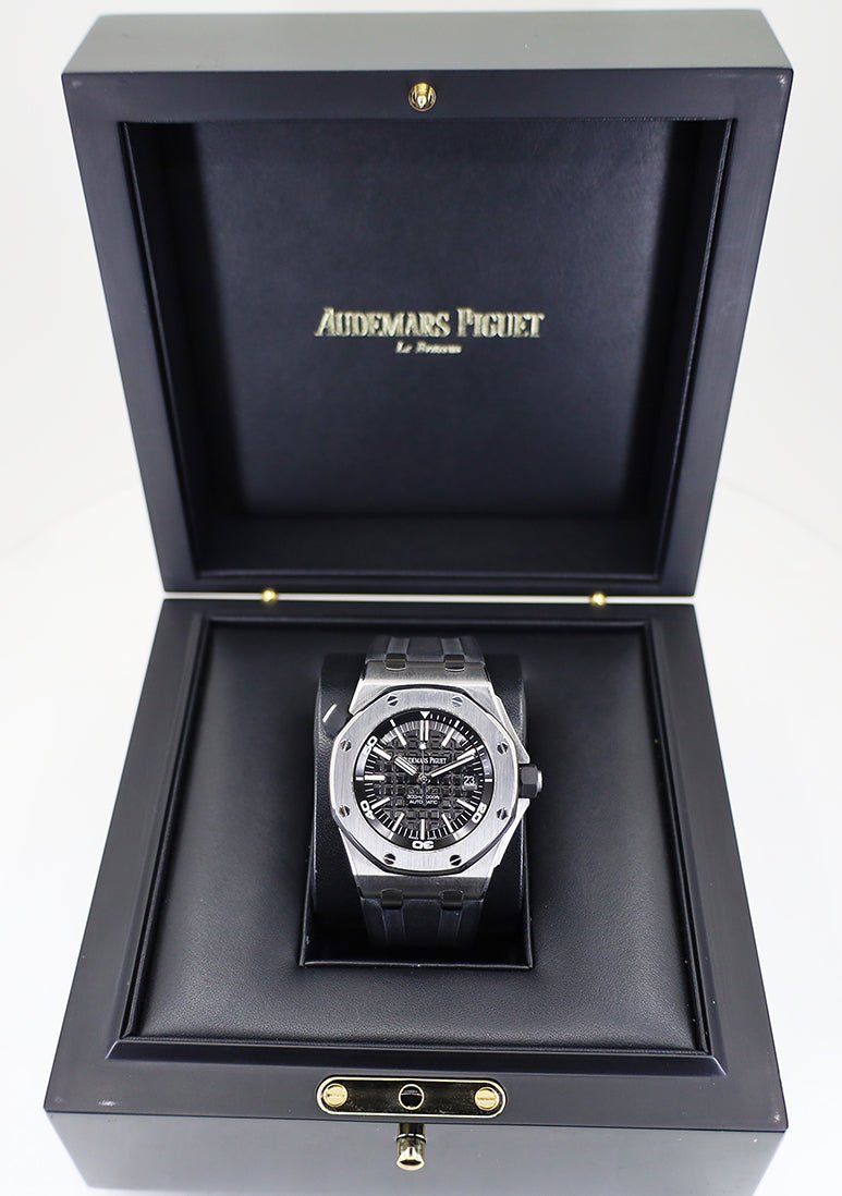 Audemars Piguet Royal Oak Offshore Diver Watch-Black Dial 42mm-15710ST.OO.A002CA.01