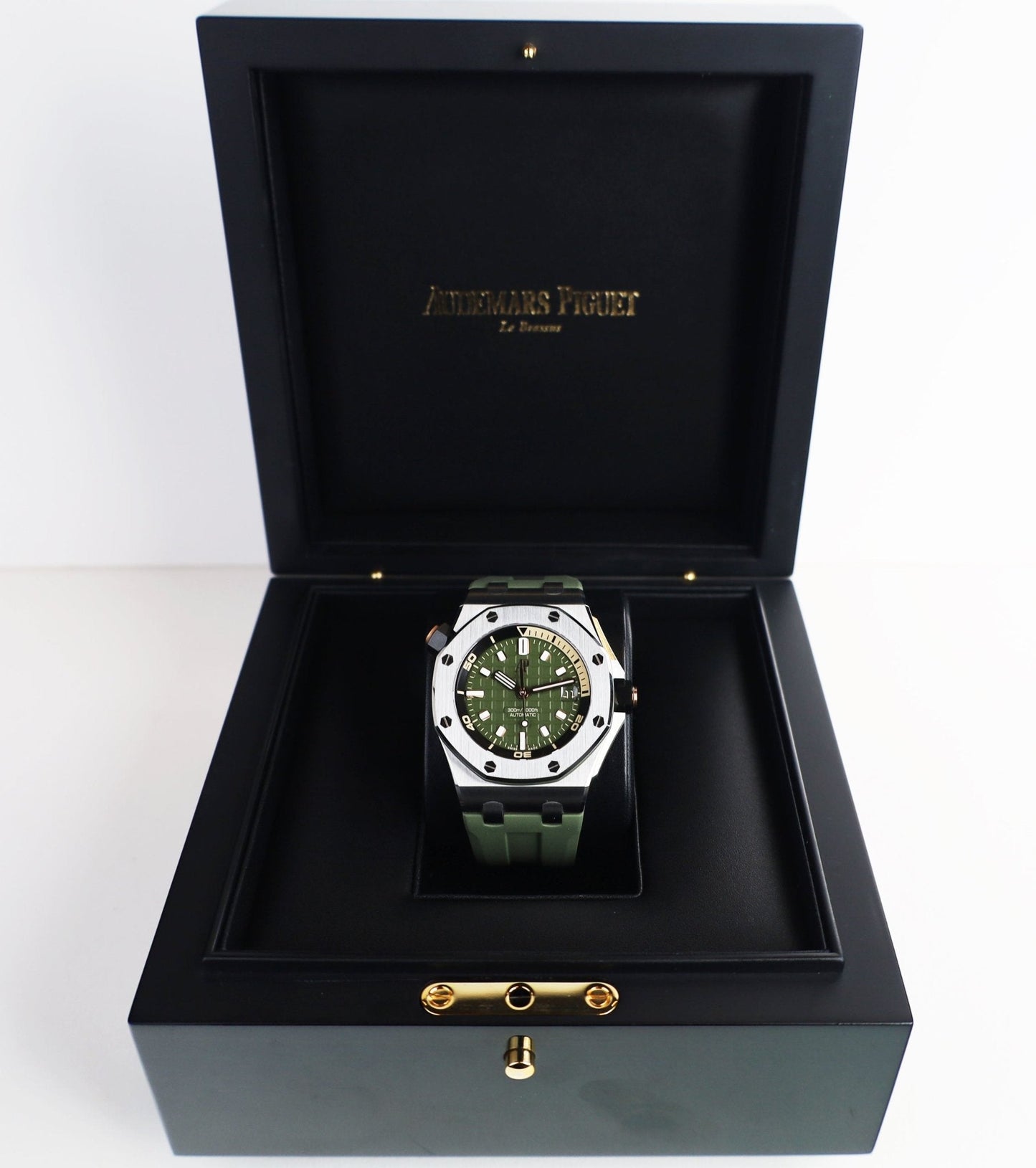 Audemars Piguet Royal Oak Offshore Diver Watch-Green Dial 42mm-15720ST.OO.A052CA.01