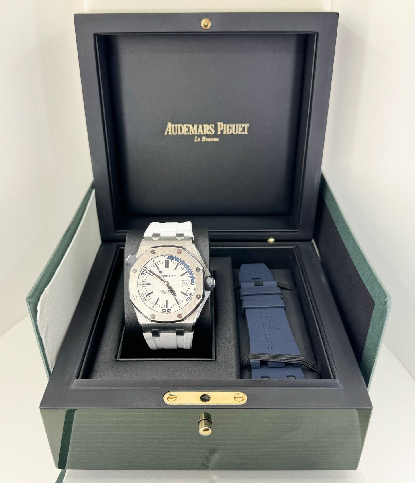 Audemars Piguet Royal Oak Offshore Diver Watch-White Dial 42mm-15710ST.OO.A010CA.01